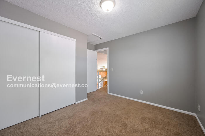 Building Photo - 3904 S Espana St