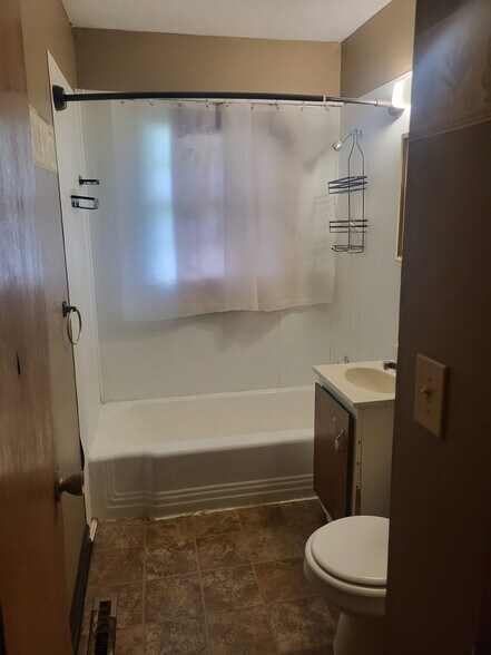 Building Photo - 507 N Eby St