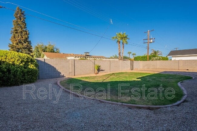 Building Photo - 8416 E Rancho Vista Dr