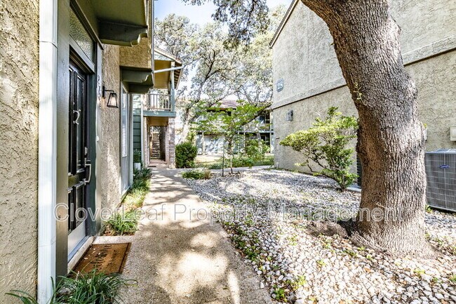 Building Photo - 3678 Hidden Dr