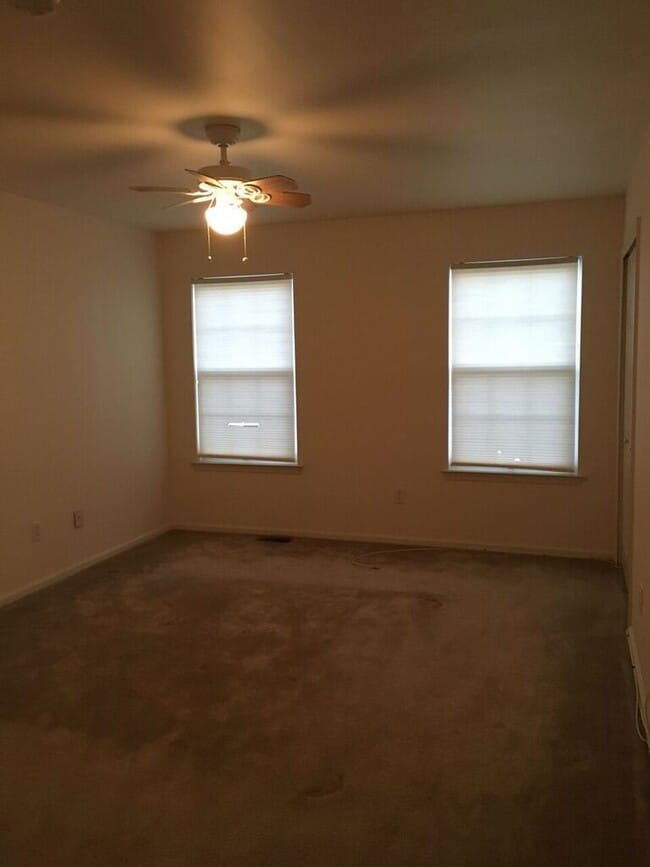 Building Photo - 3 bed 2.5 bath Townhouse - Mount Laurel