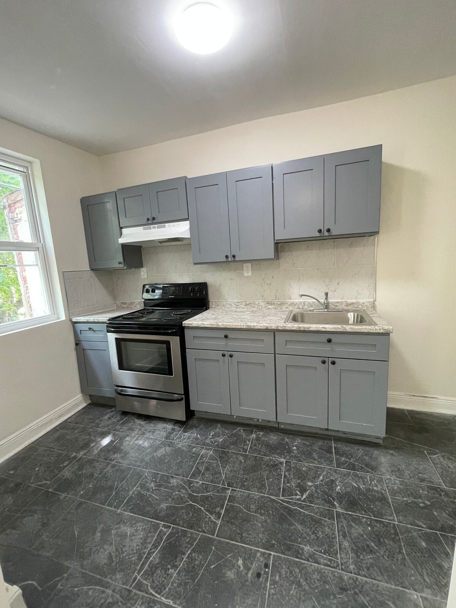 Kitchen - 614 E Brinton St