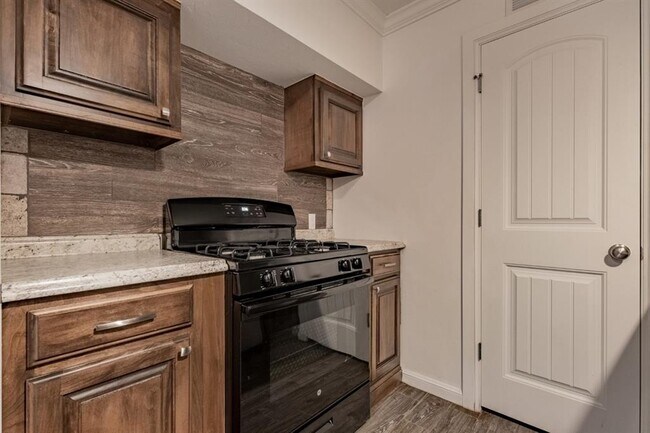 Building Photo - 319 E Edwards St