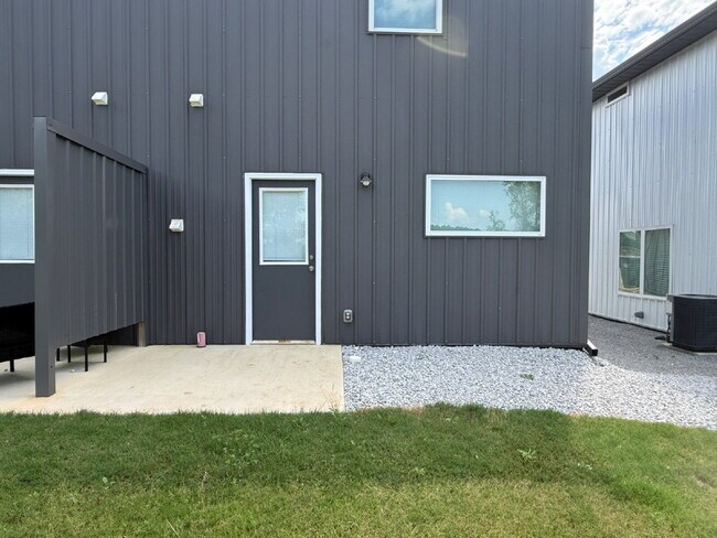Building Photo - 401 Morring Rd