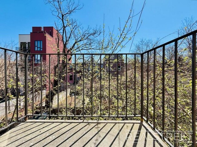Building Photo - 3 bedroom in BROOKLYN NY 11233
