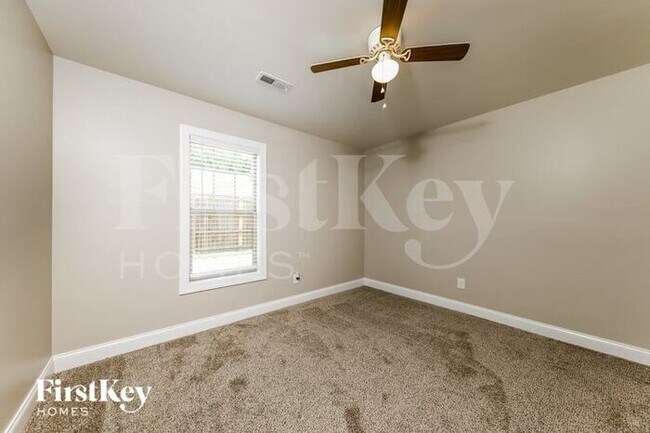 Building Photo - 621 Dobson St