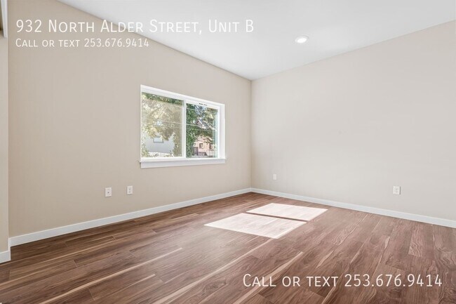 Building Photo - 932 N Alder St