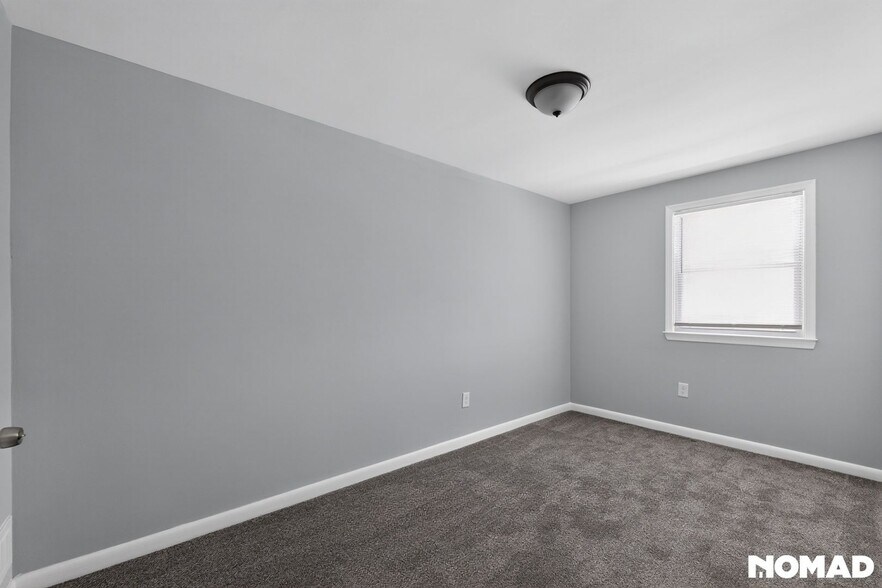 Building Photo - 2229 Redthorn Rd