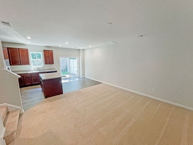 Building Photo - Beautiful Townhome in Ashland !!