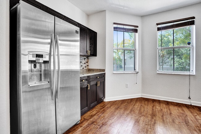 Building Photo - 3911 Shoma Dr
