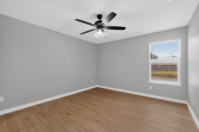 Building Photo - Spacious Renovation Ready To Be Called Home!!!