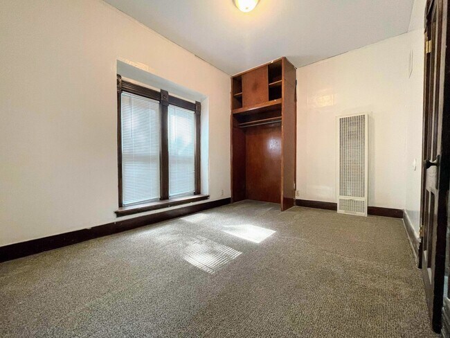 Building Photo - 121 W 7th Ave