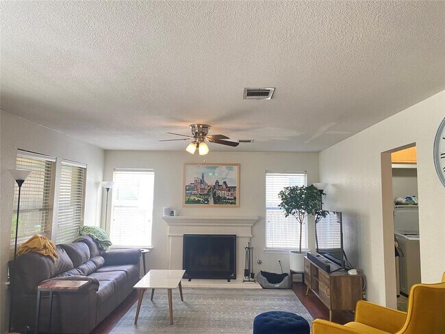 Building Photo - 8408 Dulac Dr