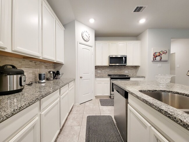 Building Photo - BEAUTIFUL 3 BEDROOM 2 BATH HOME WITH NO BACKYARD NEIGHBORS. TALL TREES AS YOU LOOK FROM THE COVER...