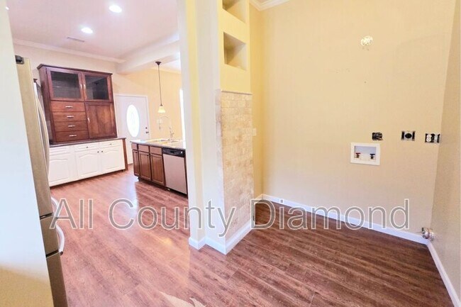 Building Photo - 11815 Gardenia St