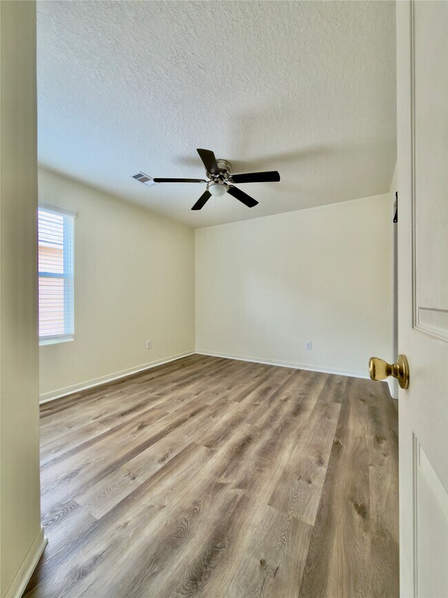 Building Photo - 4935 Fair Oak Dale Ln