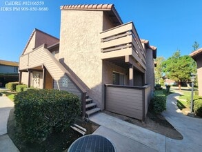 Building Photo - Corona 2 Bedroom Condo