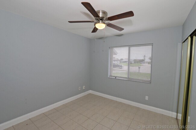 Building Photo - 400 SW Ruffner Ct