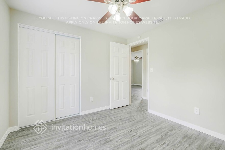 Building Photo - 8127 Kenwood Dr N