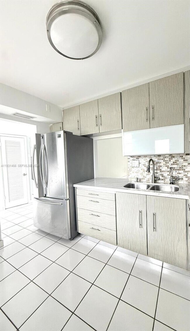 Building Photo - 1601 NE 191st St