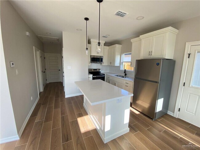 Building Photo - 3104 S Links Dr