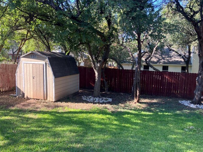 Building Photo - 1209 Wood Creek Dr