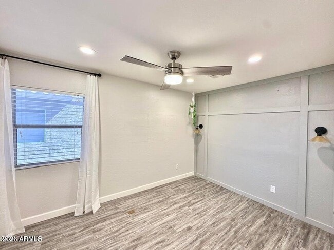 Building Photo - 11569 W Cinnabar Ave