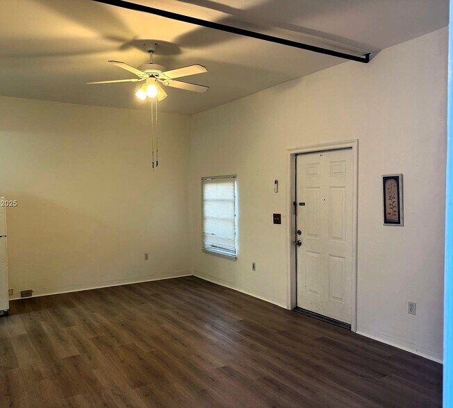 Building Photo - 340 Mendoza Ave