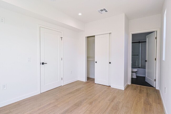 Building Photo - 4 Bed | 4.5 Bath | 2024 Construction | Tow...