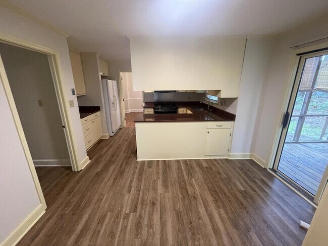 Building Photo - 812 Glen Eden Dr