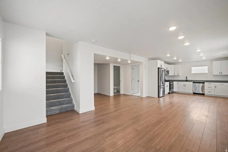 Building Photo - 84 E 200 S