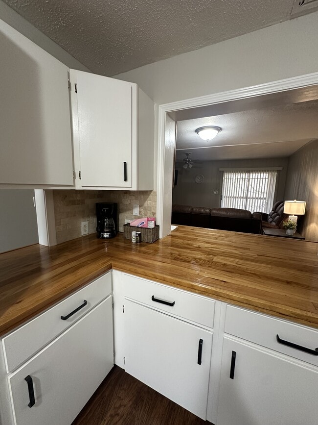 Building Photo - 125 Eaglewood Way