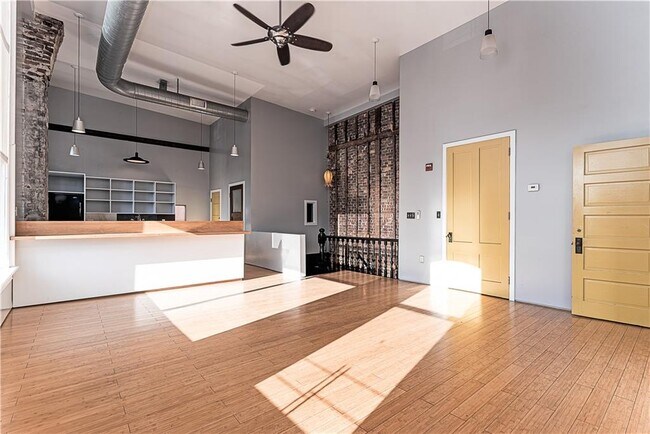 Building Photo - 114 Main St