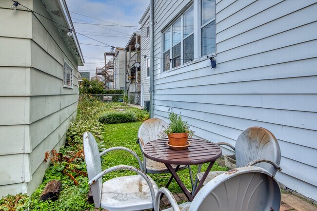 Building Photo - 4710 N Talman Ave