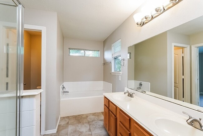 Building Photo - 26622 Cypresswood Dr