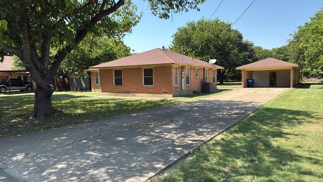 Building Photo - 305 Waller St