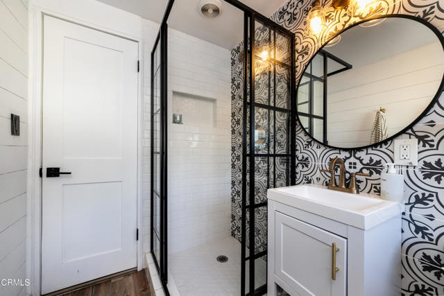 Building Photo - 2960 Royal Oaks Dr