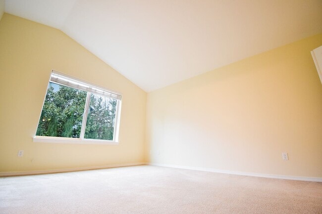 Building Photo - Beautiful Home in Amazing Neighborhood!