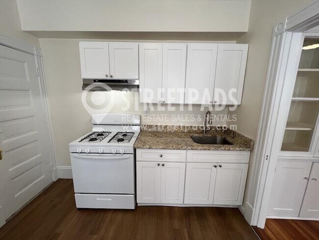 Building Photo - 2 bedroom in Cambridge MA 02139