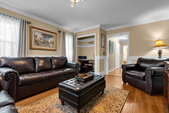 Building Photo - 506 6th Ave