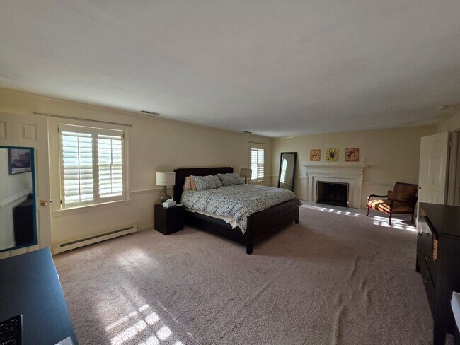 Building Photo - Ghent Square