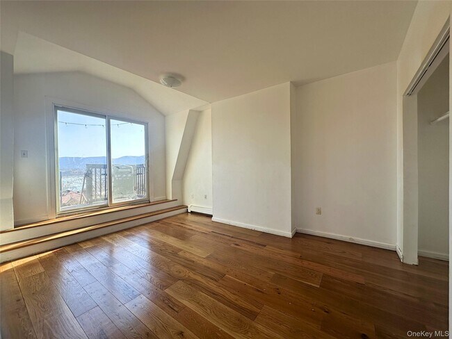 Building Photo - 498 Liberty St