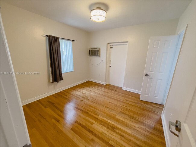 Building Photo - 2290 SW 26th Ln