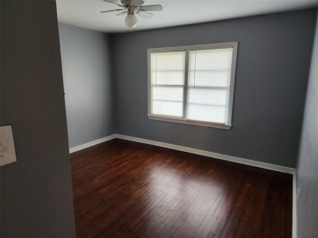 Building Photo - 2407 McKee Dr