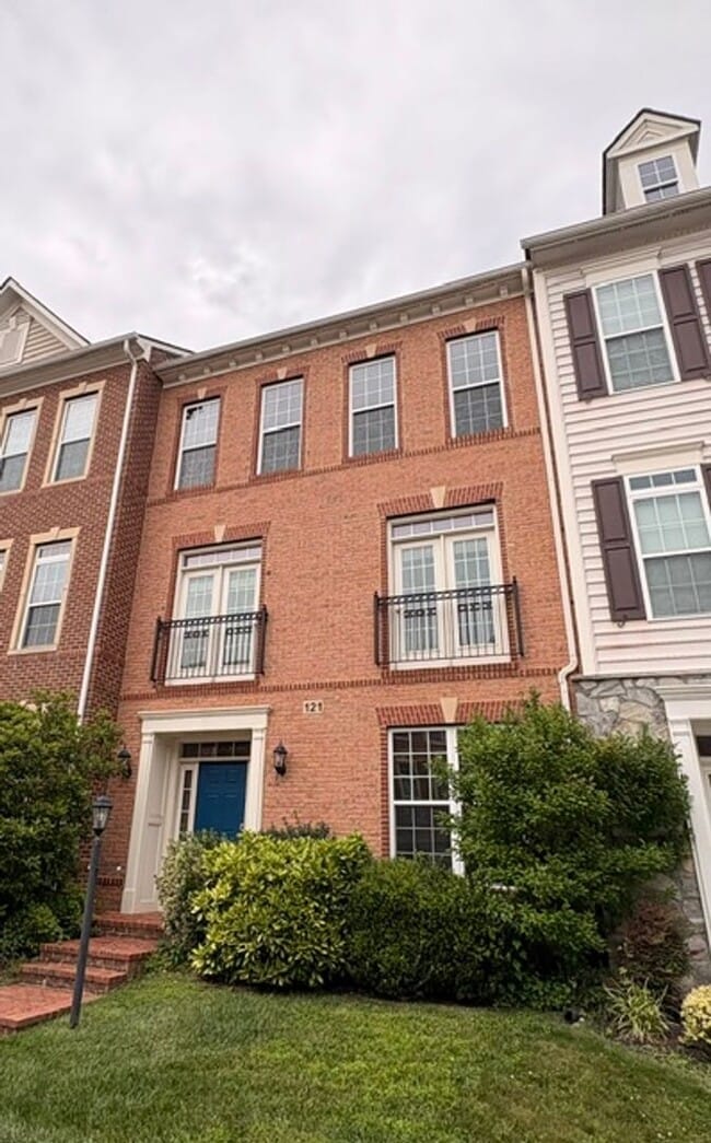 Building Photo - 121 Autumn View Dr