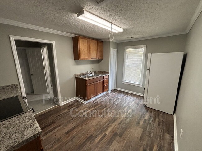 Building Photo - 3402 8th Ave SW