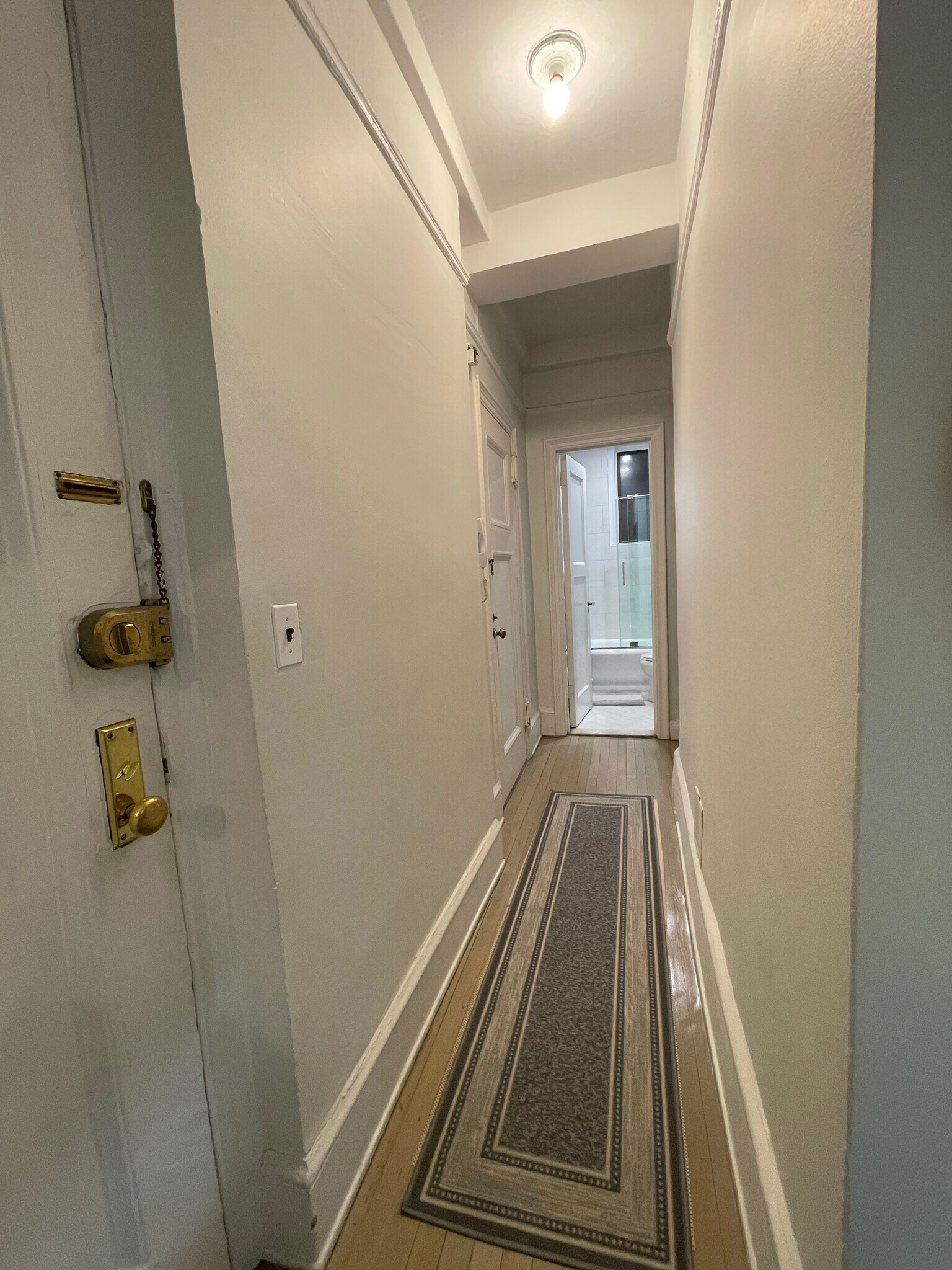 Building Photo - 50 W 106th St