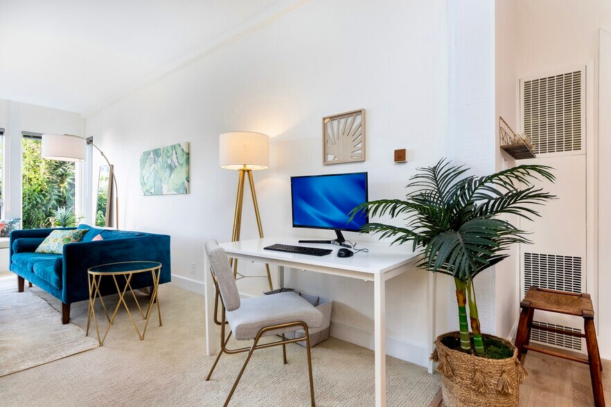 Dedicated workspace with desk, monitor, and fiber internet available up to 7 Gbps for remote work - 2221 Ocean Ave