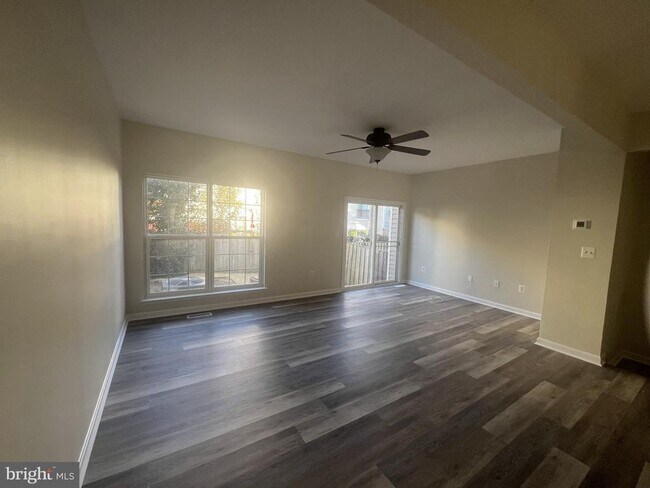 Building Photo - 2265 Forsythia Dr