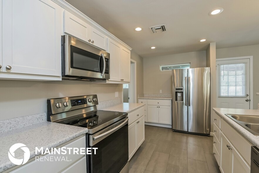 Building Photo - 6131 E 25th St